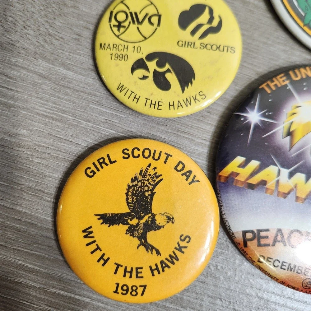 Vtg 80s 90s University of Iowa Hawkeyes Buttons/Pins 7 Pcs,Peach Bowl Gator Rose